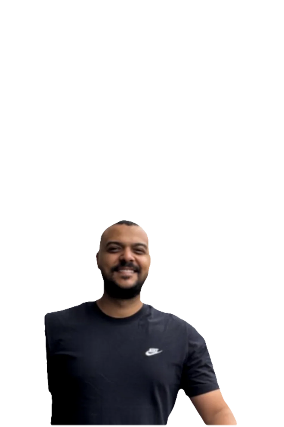 Felippe Weber olhando para a câmera.