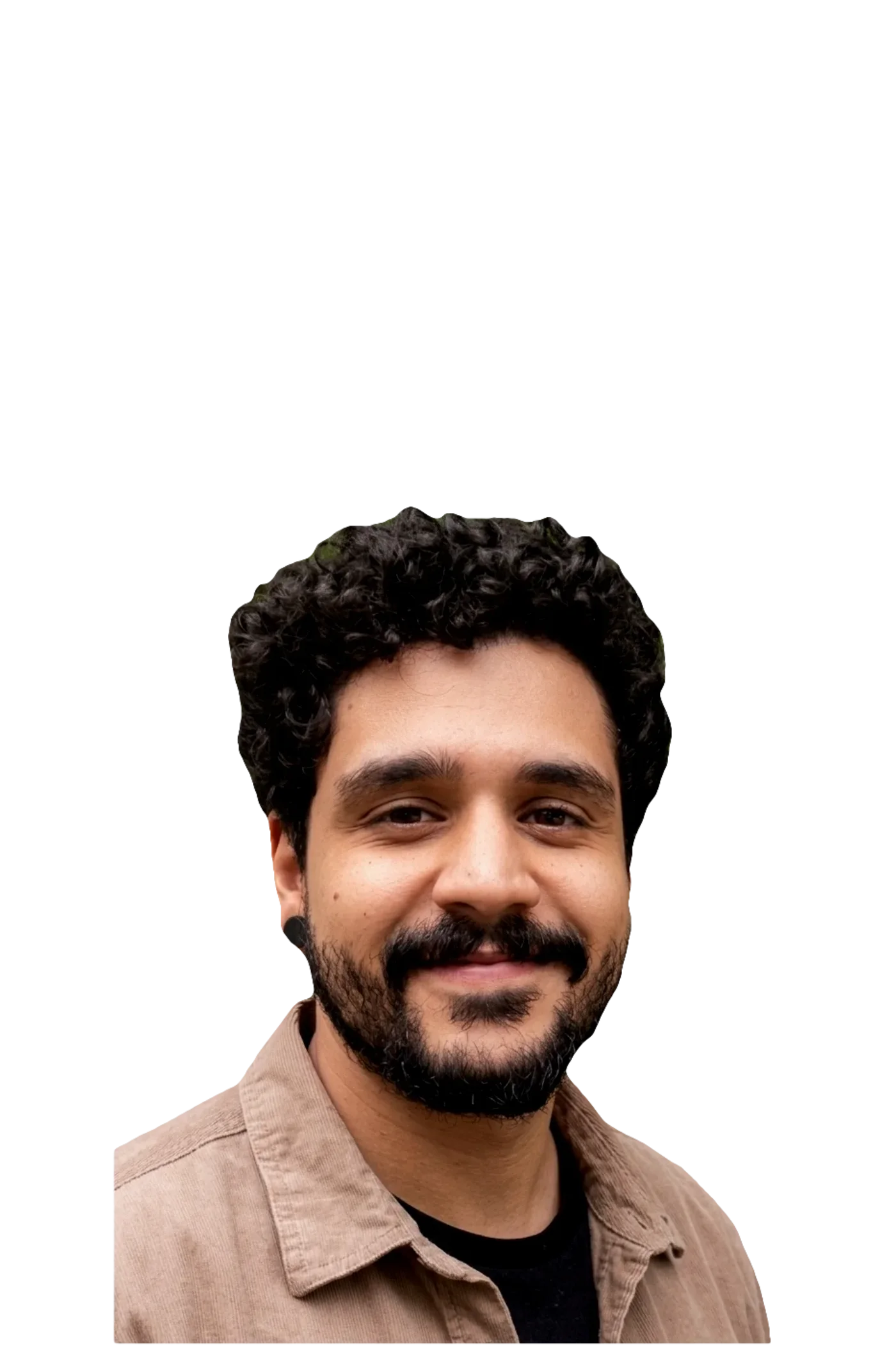 Iago Homero olhando para a câmera.